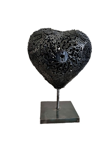 Coeur noir chaines sculpture métallique 45x30x20cm