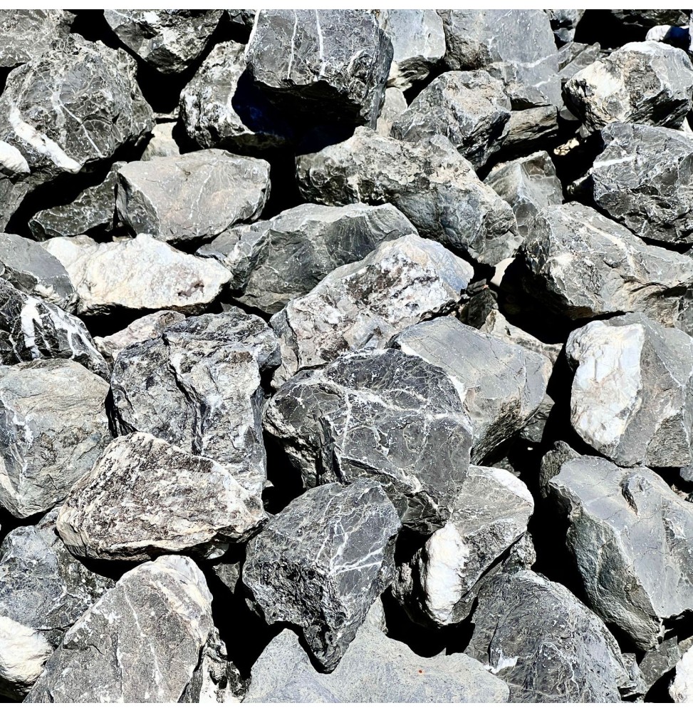 Pierre à gabion gris anthracite veiné blanc en vrac